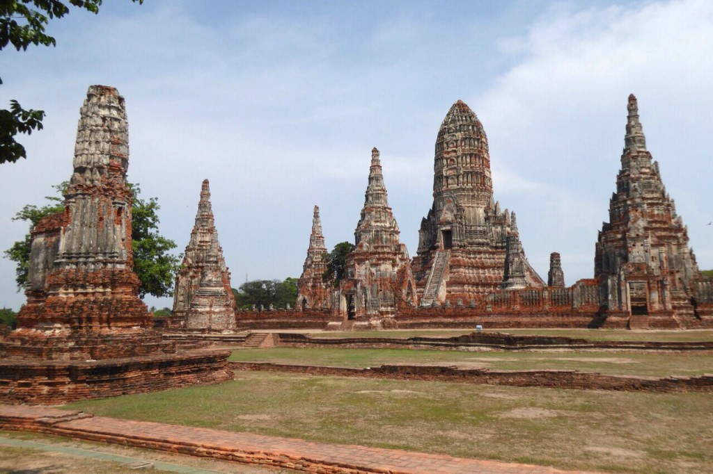 As torres do Wat Chaiwatthamaram em Ayutthaya, Tailândia