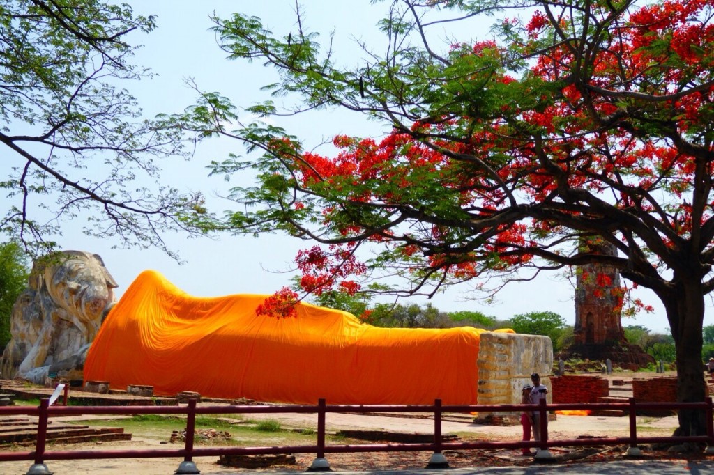 Buda deitado no Wat Lokayasutharam, Ayutthaya