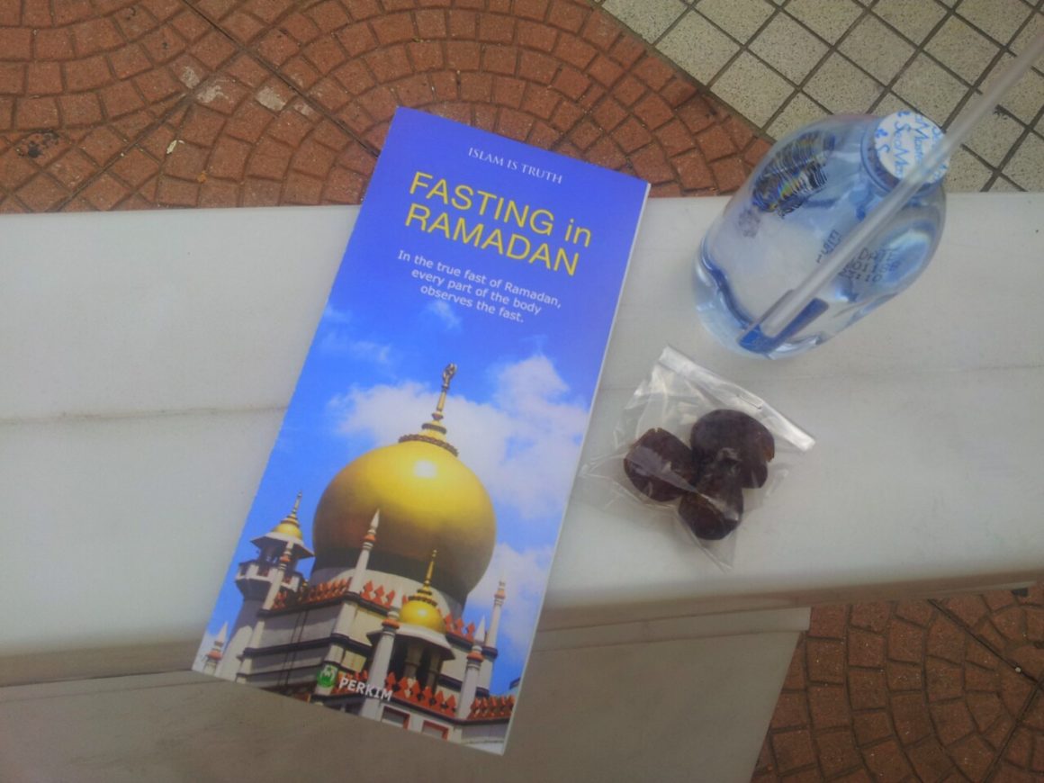 Folheto sobre o jejum no Ramadão