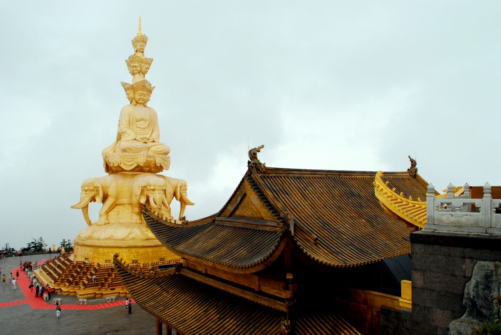 Do topo do Monte Emei